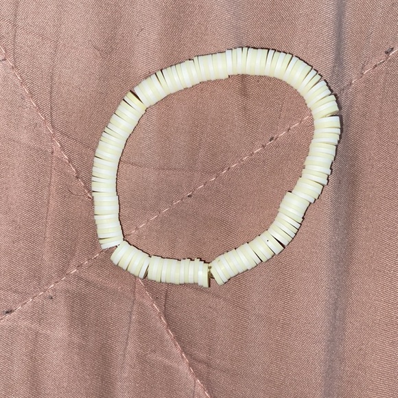 yellow and white bracelet - Picture 2 of 2